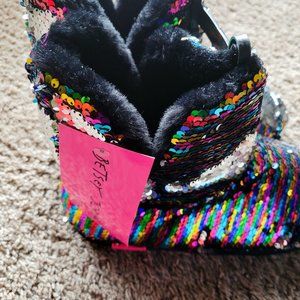 WOMEN NEW SLIPPERS